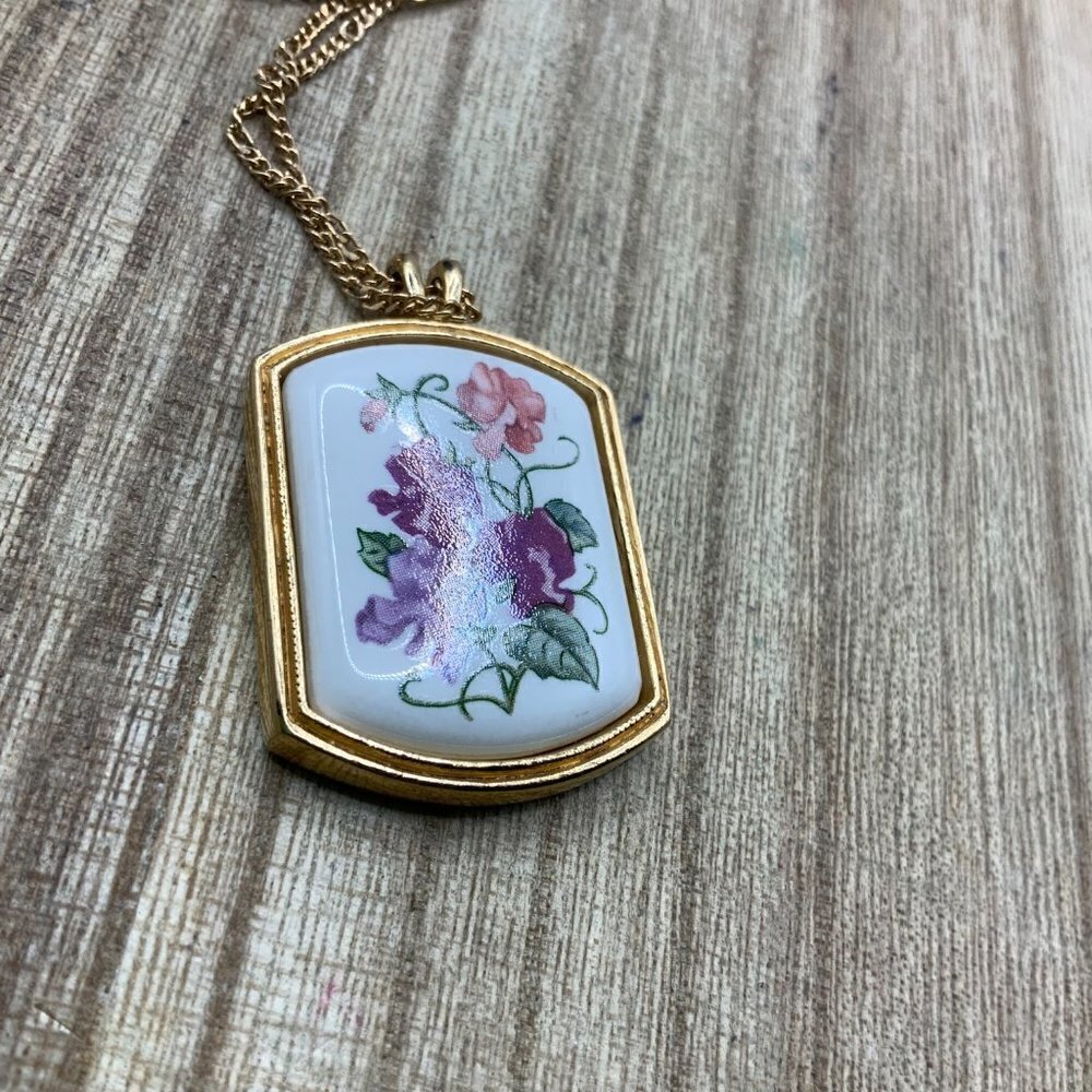 Avon Floral Purple Pink Gold Tone Porcelain Pendant Necklace - Picture 5 of 8